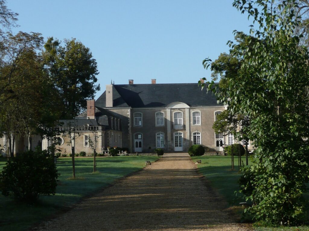 La Roche-Jacquelin Castle: A French Manor and Family Estate 1 Château de la Roche-Jacquelin