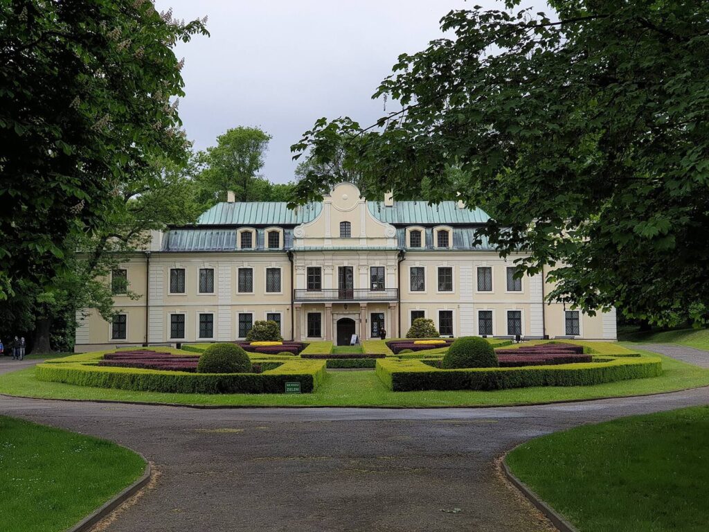 Mieroszewski Palace in Będzin: A Baroque-Neoclassical Residence and Museum 1 Mieroszewski Palace in Będzin