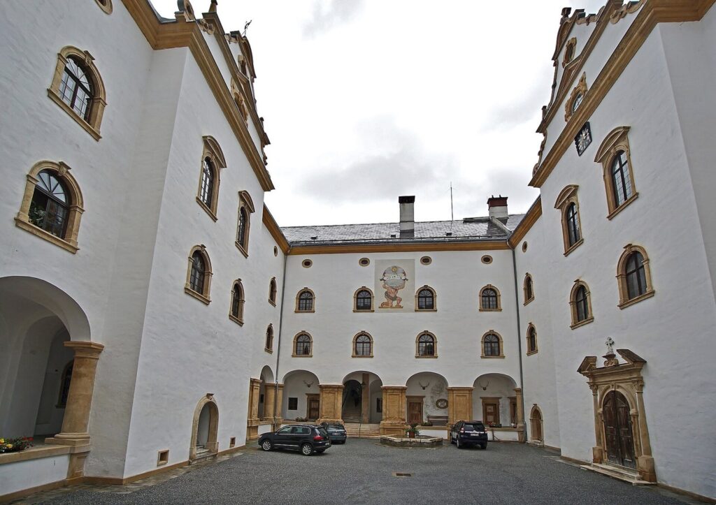 Obermurau Castle: A Renaissance Residence in Austria 2 Obermurau Castle