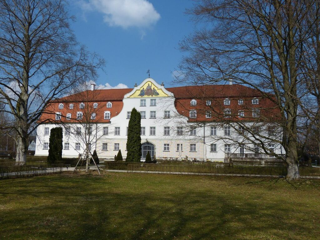 Lautrach Castle: A Provost’s Residence and Hunting Lodge 1 Schloss Lautrach