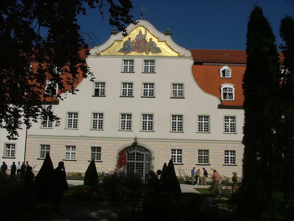 Lautrach Castle: A Provost’s Residence and Hunting Lodge 3 Schloss Lautrach