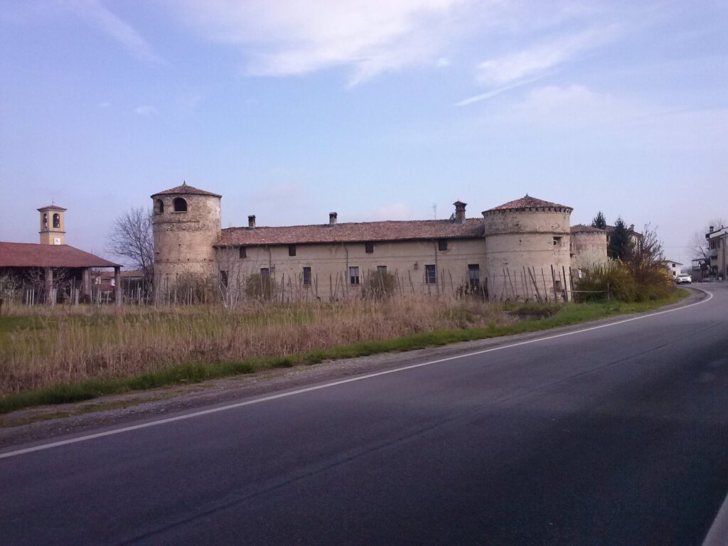 Folignano Castle: A Medieval Fortified Complex in Italy 2 Folignano's Castle