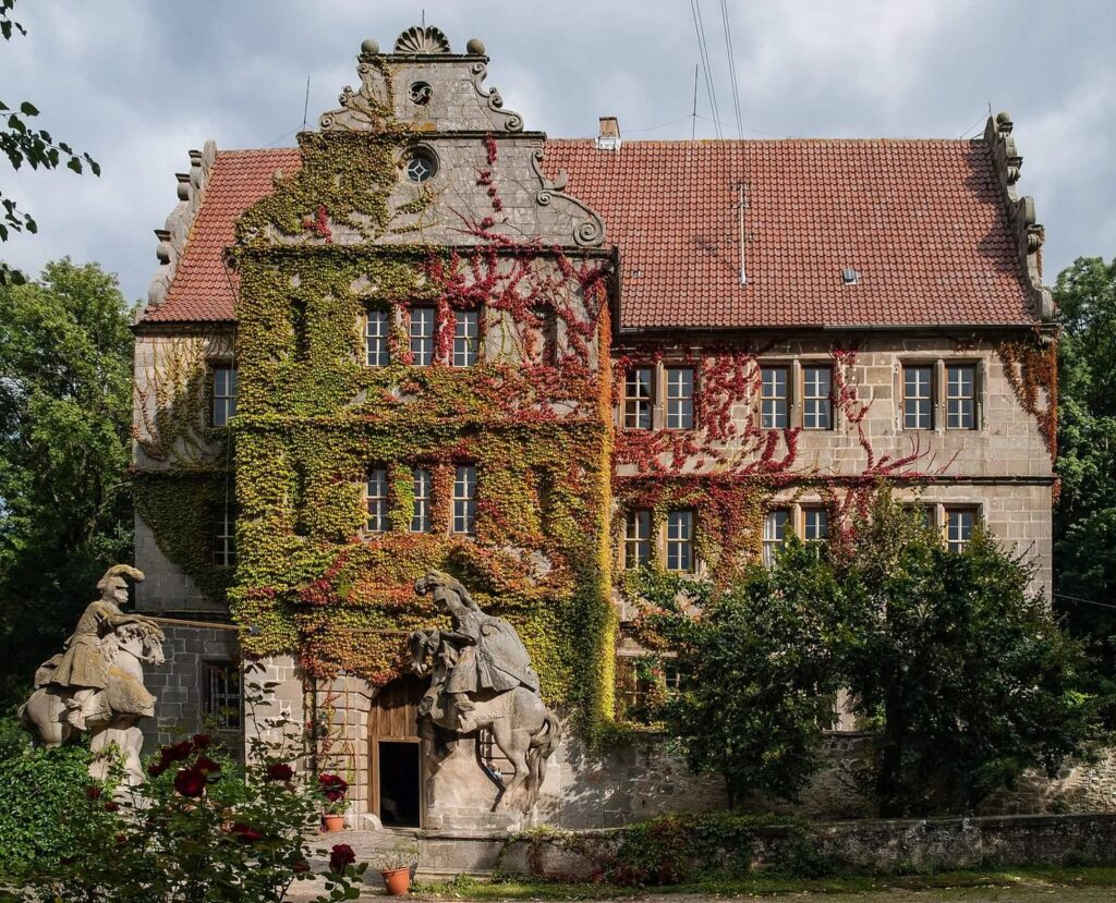 Friesenhausen Castle: A Moated Castle in Germany 1 Schloss Friesenhausen
