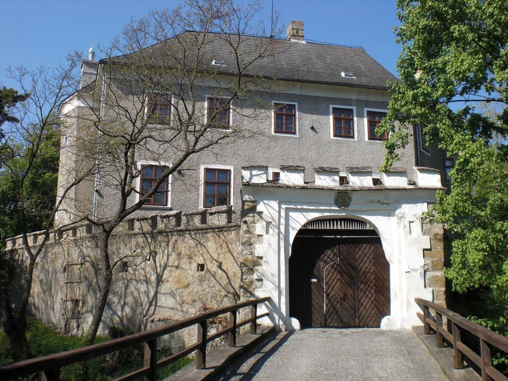 Schloss Sachsengang: An Austrian Castle with Medieval Origins 1 Schloss Sachsengang