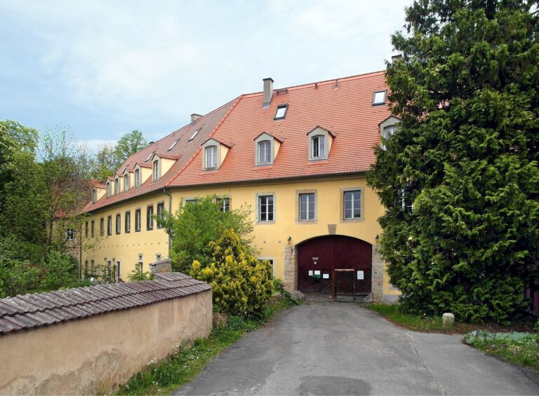 Jahnishausen Castle: A Saxon Manor and Royal Estate