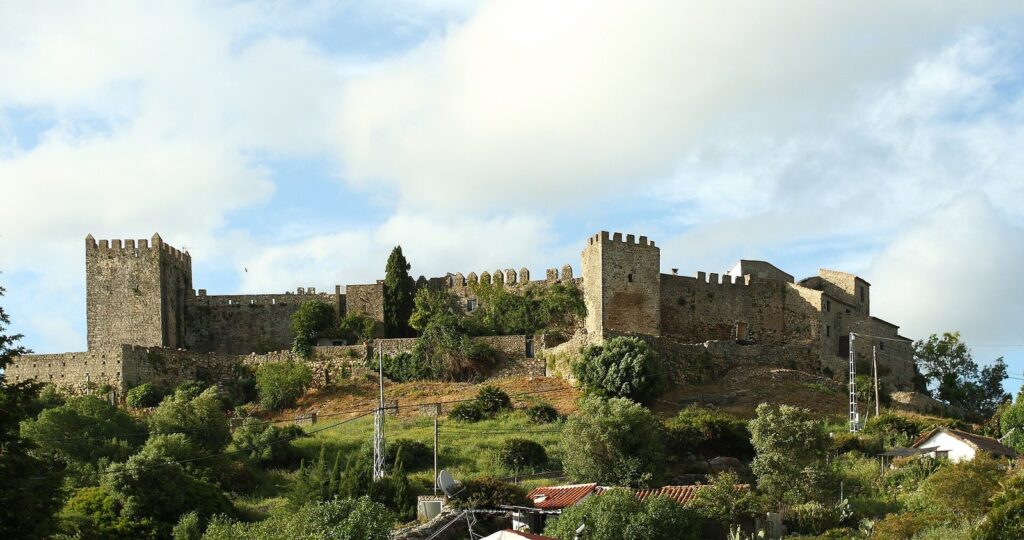 Castle of Castellar de la Frontera: A Fortified Settlement in Spain 1 Castle of Castellar de la Frontera