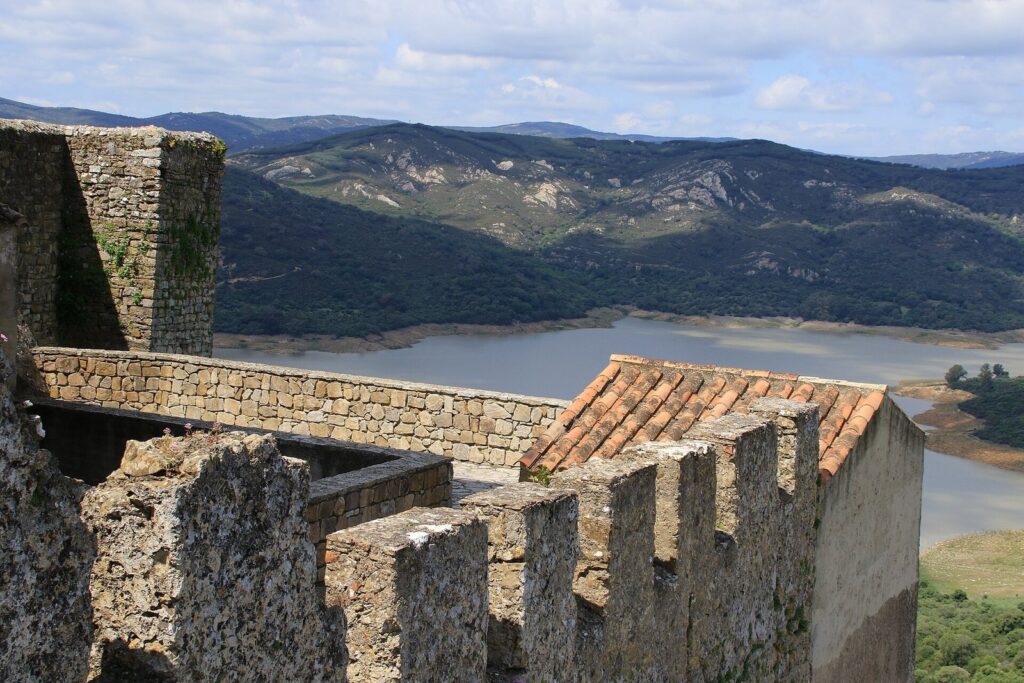 Castle of Castellar de la Frontera: A Fortified Settlement in Spain 3 Castle of Castellar de la Frontera