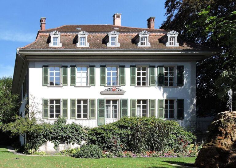Bloesch House: An 1818 Villa and Later Municipal Seat in Biel, Switzerland