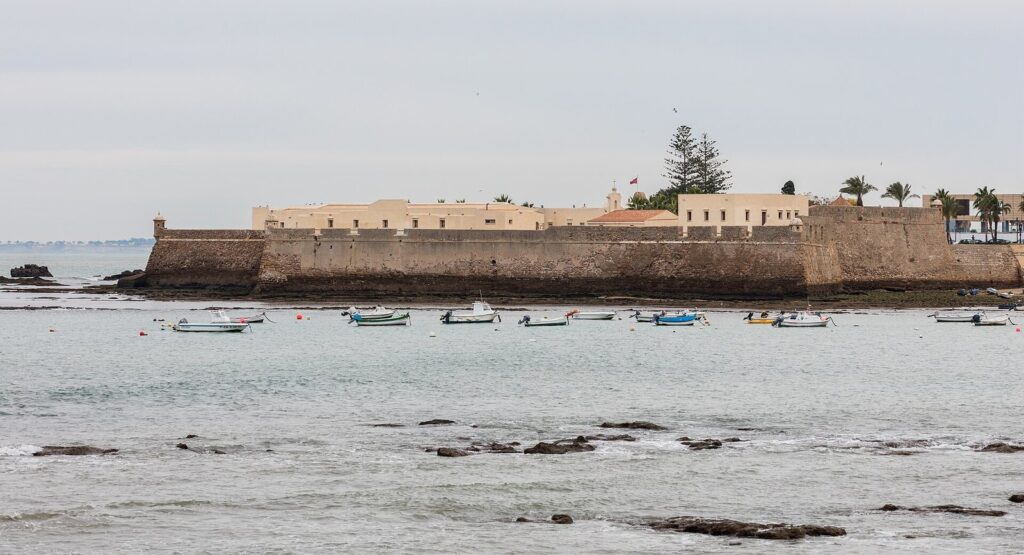 Castle of Santa Catalina, Cádiz: A Coastal Fortress and Military Prison 1 Castillo de Santa Catalina, Cádiz