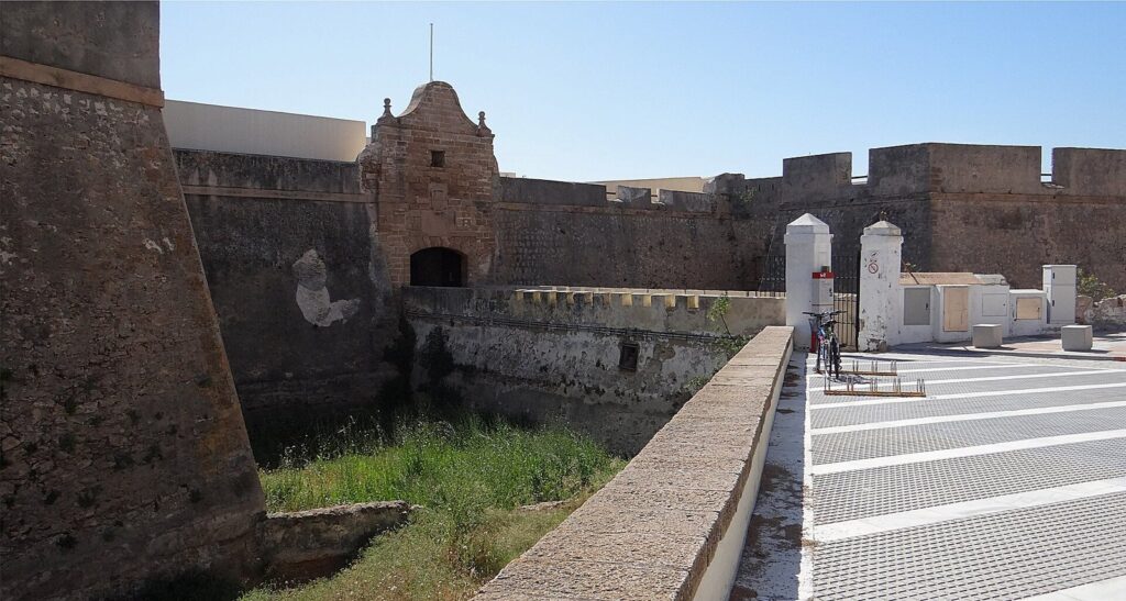 Castle of Santa Catalina, Cádiz: A Coastal Fortress and Military Prison 3 Castillo de Santa Catalina, Cádiz