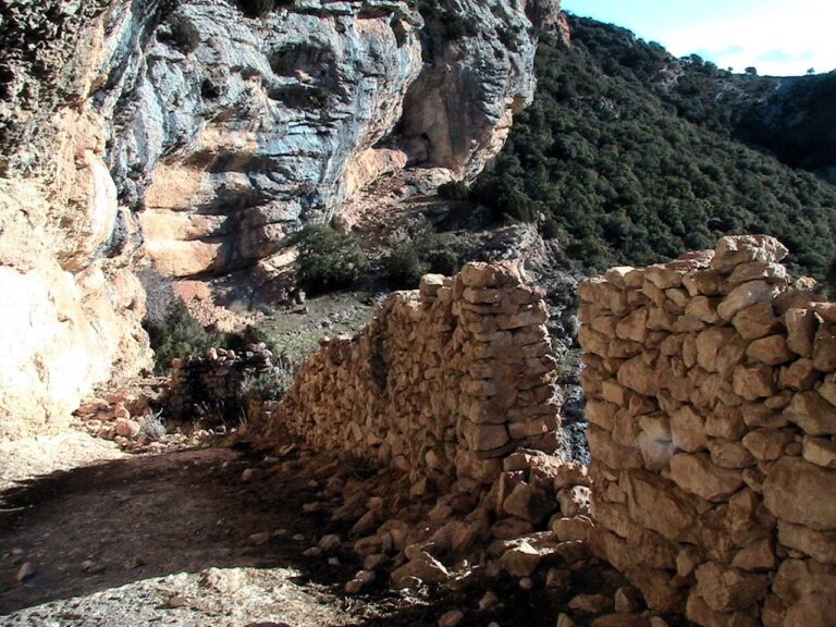Fabregada Castle: A Romanesque Stronghold in Lleida, Spain