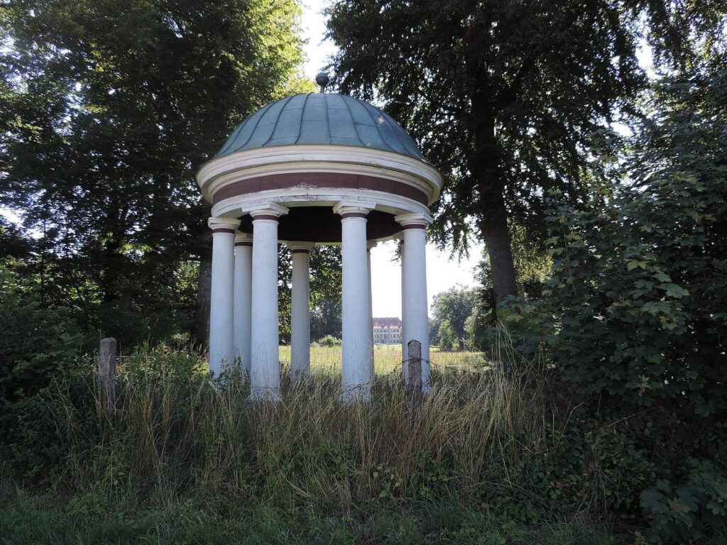 Amerdingen Castle: A Neoclassical Residence in Germany 2 Schloss Amerdingen
