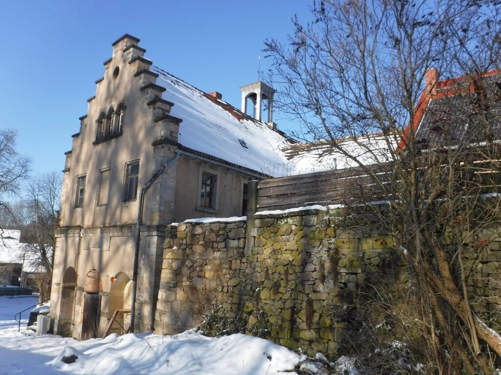 Schloss Helfenberg: A Manor House and Historic Estate in Germany 1 Schloss Helfenberg