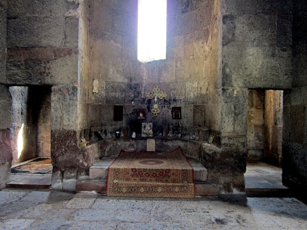 Holy Mother of God Church at Voskepar: A Sixth- or Seventh-Century Armenian Apostolic Church 2 Holy Mother of God Church (Voskepar)