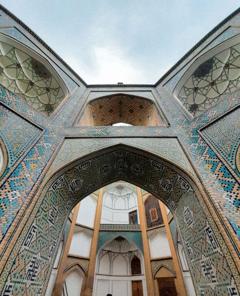 Chaharbagh Madrasa: A Safavid Religious School and Mosque in Isfahan 1 Chaharbagh Madrasa