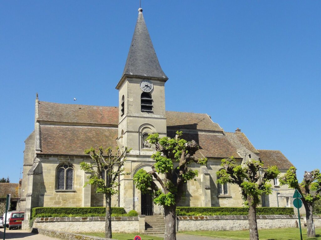 Saint Martin's Church of Commeny: A Medieval Parish Church in France 1 église Saint-Martin de Commeny
