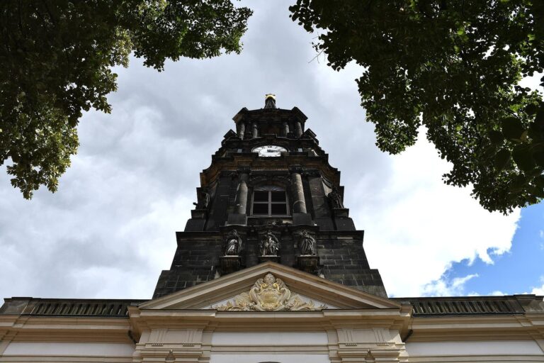 Dreikönigskirche: A Late-Baroque Church in Dresden
