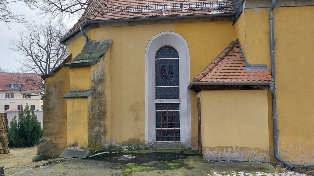 Dorfkirche Arnsdorf: A Lutheran Village Church in Germany 2 Dorfkirche Arnsdorf
