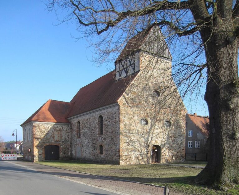 Bornsdorf Village Church: A Late Gothic Evangelical Church in Germany