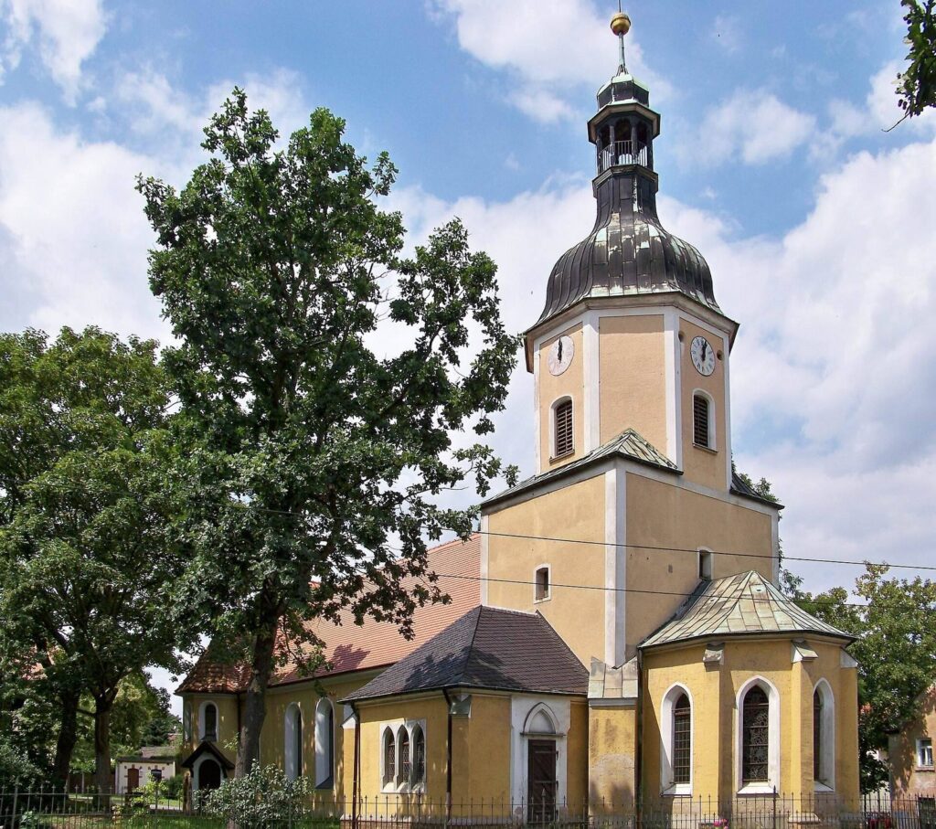 St. Laurentius, Leipzig-Leutzsch: A Village Parish Church 1 St. Laurentius, Leipzig-Leutzsch