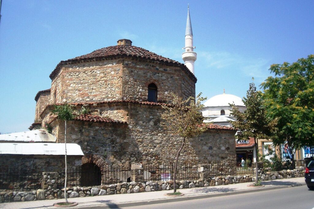 Gazi Mehmet Pasha's Mosque: An Ottoman Religious Complex in Prizren 2 Gazi Mehmet Pasha's Mosque