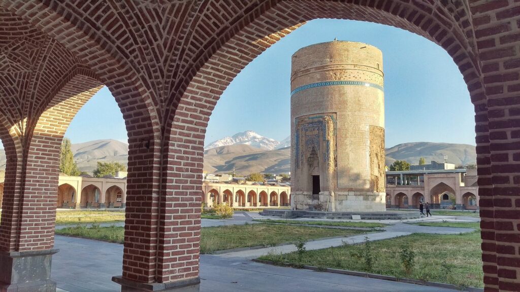 Sheikh Haydar Mausoleum: A Tomb and Memorial in Meshginshahr, Iran 1 Sheikh Haydar Mausoleum