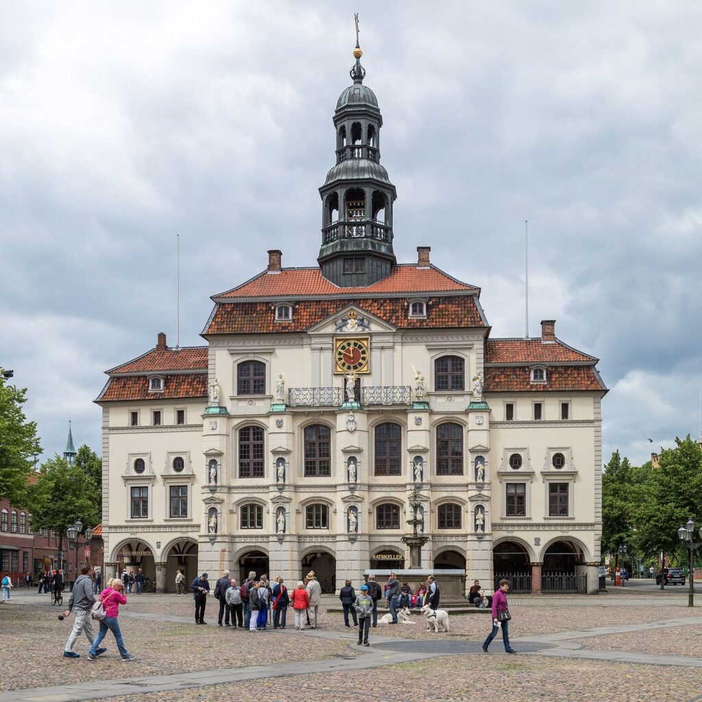 Lüneburg City Hall: A Medieval and Early Modern Civic Complex 1 Lüneburg City Hall