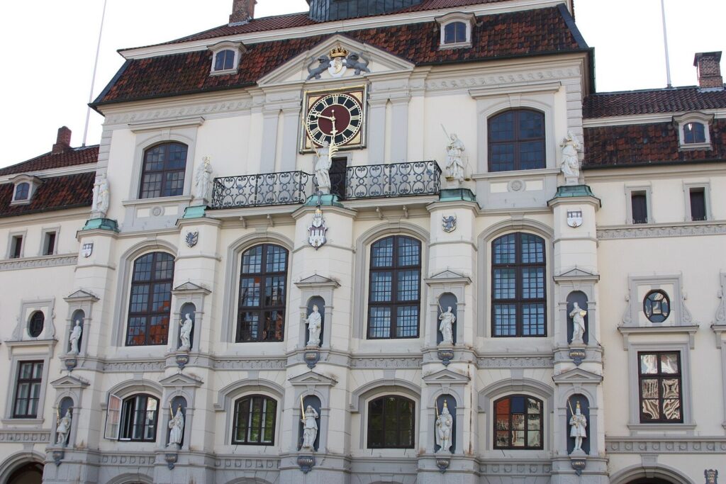 Lüneburg City Hall: A Medieval and Early Modern Civic Complex 2 Lüneburg City Hall