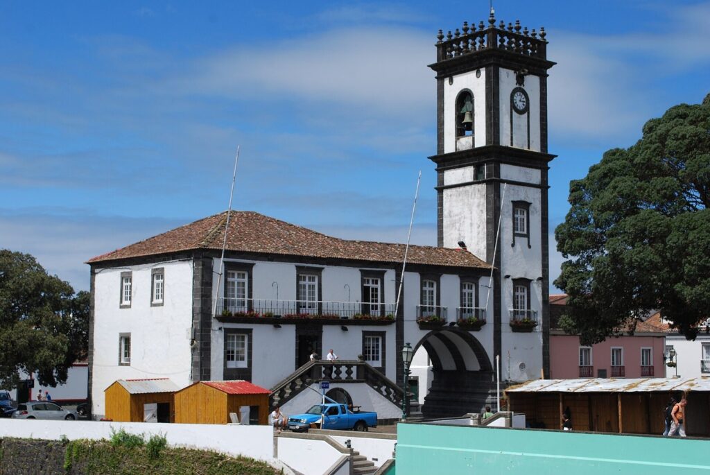 Ribeira Grande Municipal Hall: A Seat of Local Government 1 Paços do Concelho da Ribeira Grande
